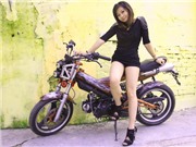Bóng đá anh, ngoại hạng anh, lịch thi đấu euro 2012, "Búp bê" Ngân Thương cá tính bên cạnh MaDass 125